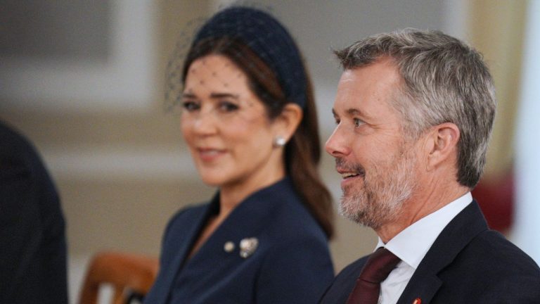 В Латвии гостят король и королева Дании: в программе - встречи, ужины, приемы