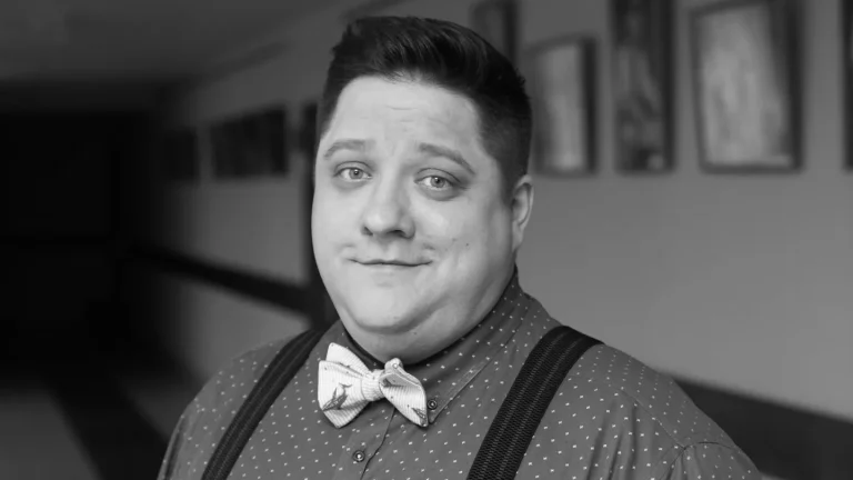 Умер актер Роман Попов, сыгравший Мухича в «Полицейском с Рублёвки»