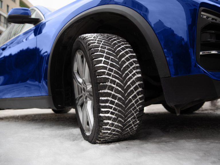 Водителей призывают не тянуть с зимними шинами из-за переменчивой погоды