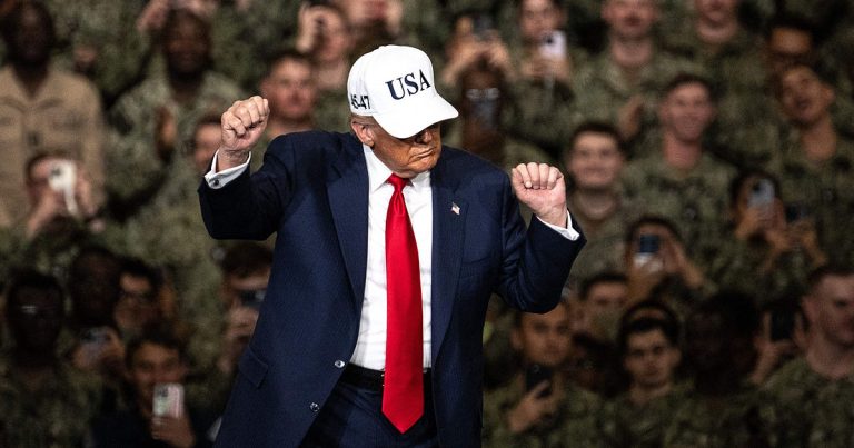 Дональд Трамп исполнил танец под легендарный хит Y.M.C.A. на встрече с военными