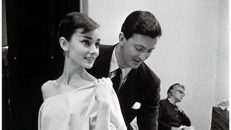 Ноябрь 2025: Меркурий разбудит старые чаты – и три знака зодиака точно получат весточку от бывших