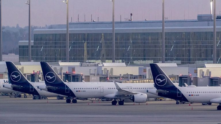 Дроны сорвали работу аэропорта Мюнхена: что известно об инциденте