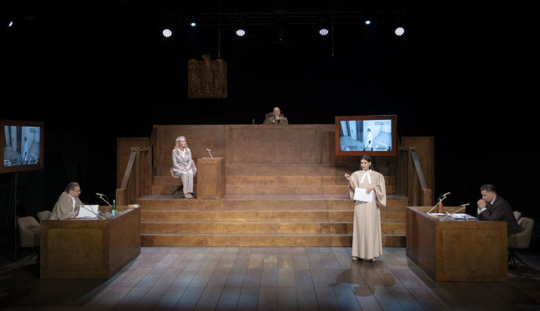 Театр «Дайлес» приглашает на судебную драму о любви, насилии и движении #MeToo