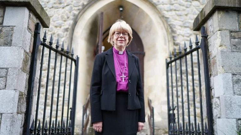 Знакомьтесь: архиепископ Кентерберийский Сара - главой Англиканской церкви впервые стала женщина