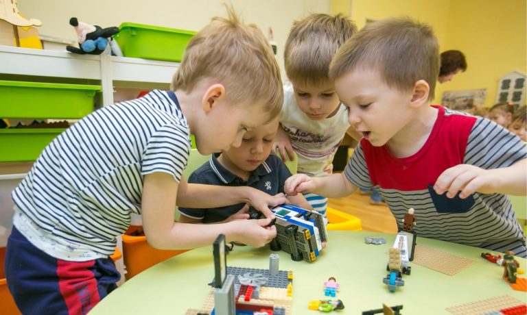 Чем дышат наши дети? В 122 детских садах Латвии измерят качество воздуха