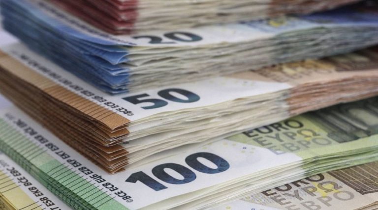 Госдолг Латвии: каждый житель Латвии должен 10 600 евро