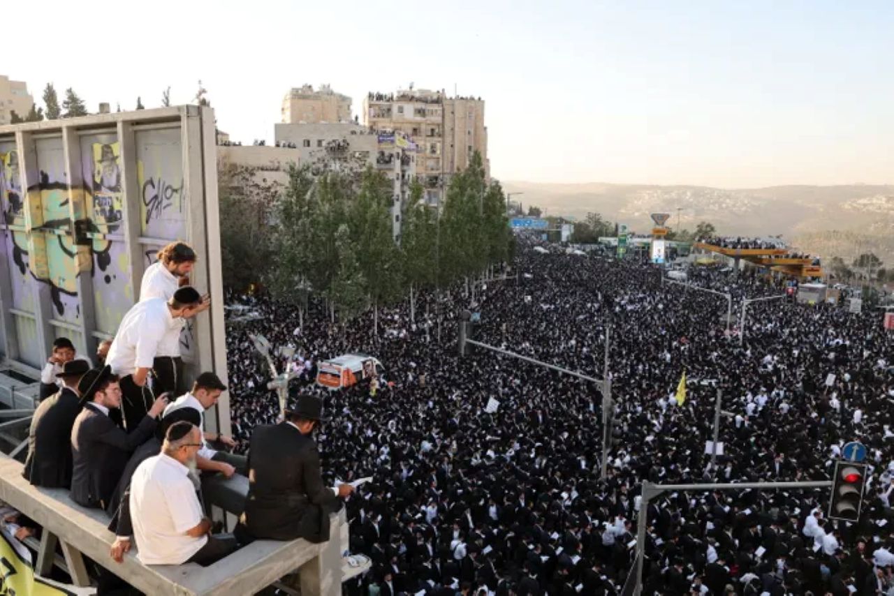 Сотни тысяч ортодоксальных евреев перекрыли Иерусалим - идёт протест против службы в армии