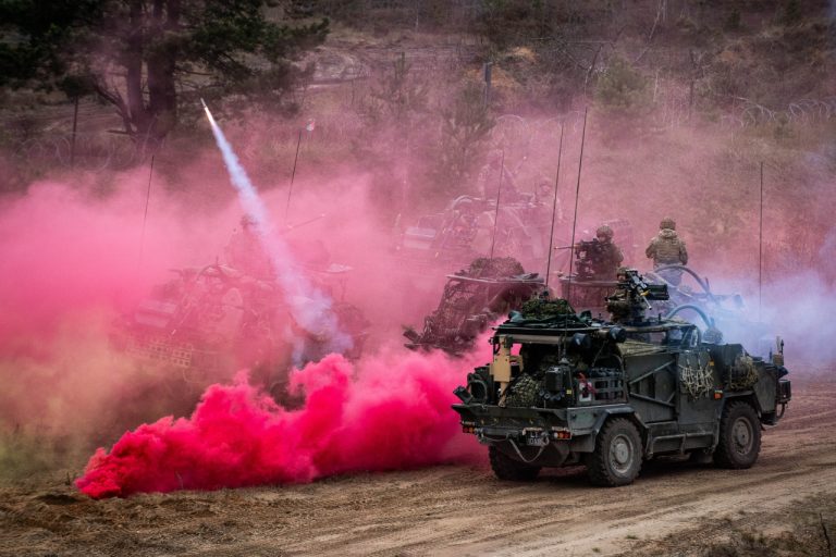 Внимание водителям и жителям: в Латвии пройдут интенсивные манёвры с участием танков и артиллерии