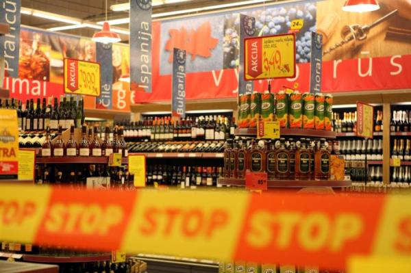 Два месяца ограничений на алкоголь: продажи в магазинах не упали а выросли (опрос)