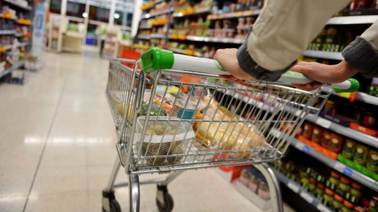 На Manabalss.lv начат сбор подписей за введение маркировки полезности продуктов прямо на ценниках