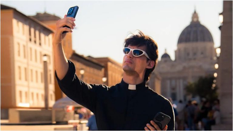 Священнику из Милана запретили демонстрировать мускулы в соцсетях