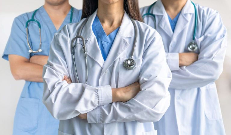 Профсоюз медиков грозит вотумом недоверия Хоссаму Абу Мери: переговоры зашли в тупик