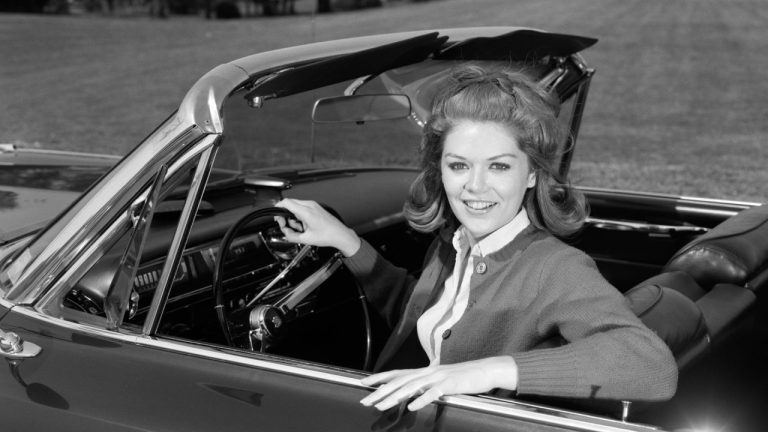 Октябрь 2025 - время судьбоносных перемен для Овнов, Львов и Раков