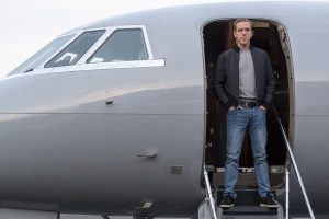 Эксперты предупреждают: вот почему вашей собаке не следует путешествовать, высунув голову из окна
