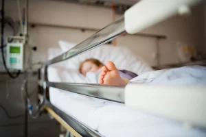 «Зеленая лампа»: 12-летнему Патрику с синдромом Дауна нужна помощь для оплаты терапии