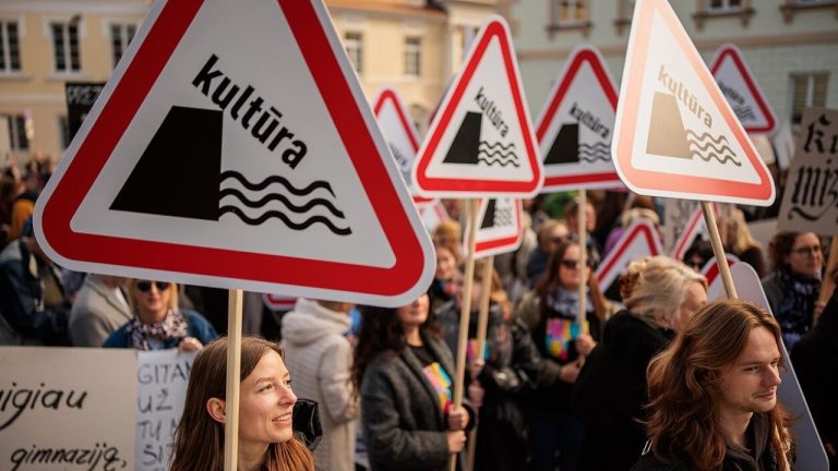 «Культура - это не товар»: Союз художников Латвии поддержал протест литовских деятелей культуры