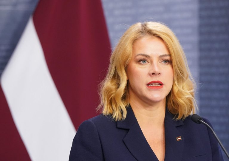 Премьер Латвии Силиня: коалиция на грани, а оппозиция плетет интриги