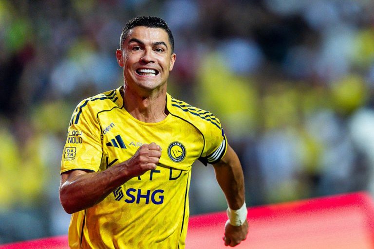 Криштиану Роналду стал первым в мире футболистом-миллиардером