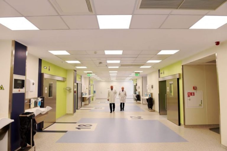 Медицина на грани: крупнейшие больницы Латвии несут многомиллионные убытки