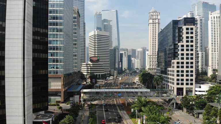 Власти Индонезии планируют публиковать в соцсетях имена и фото «ленивых» чиновников