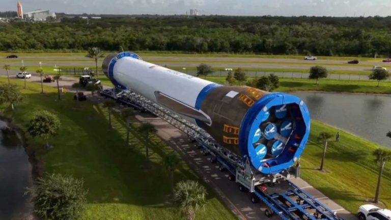 Компания Джеффа Безоса отправила шестерых туристов в космос и готовит ракету к полету на Марс