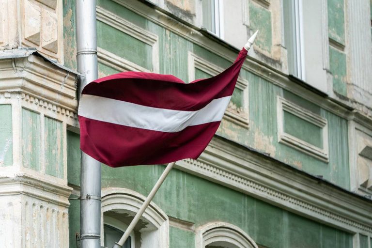 В Латвии 11 ноября отмечают День Лачплесиса, не забудьте вывесить государственные флаги