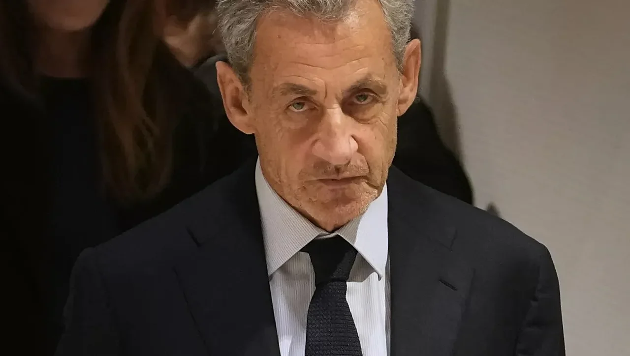 Прокуратура Франции просит досрочно освободить Саркози