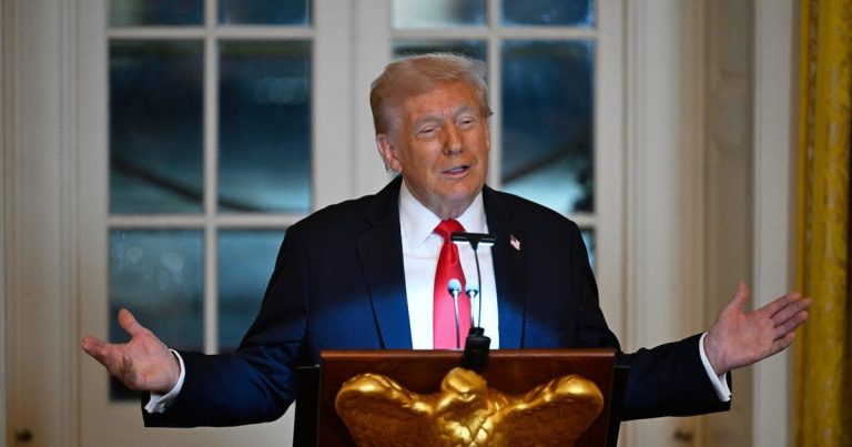 Трамп пообещал американцам по 2000 долларов «дивидендов» от пошлин