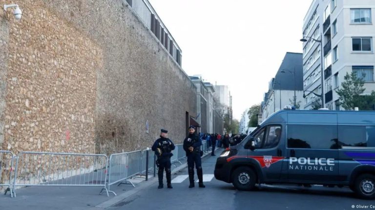 Суд в Париже освободил Николя Саркози из тюрьмы под надзор