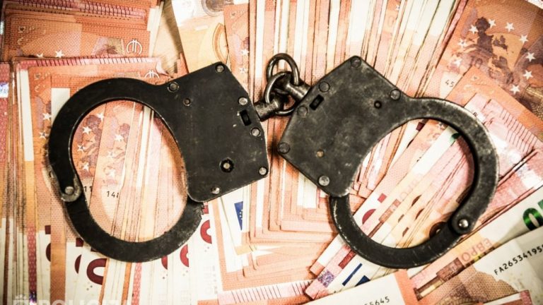 Полиция задержала 16 «денежных мулов», связанных с телефонными мошенниками