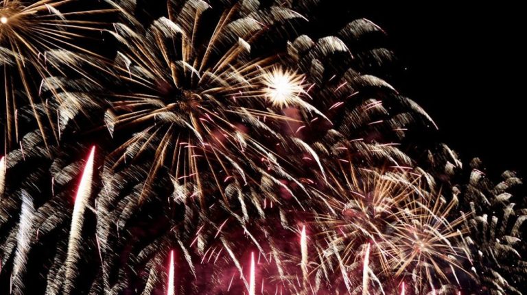 18 ноября в Вентспилсе, Юрмале и Огре пройдут салюты, а в Риге - лазерное шоу