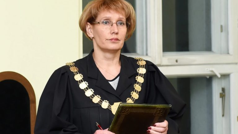 Судья пойдёт под суд: начато уголовное дело против главы Рижского районного суда