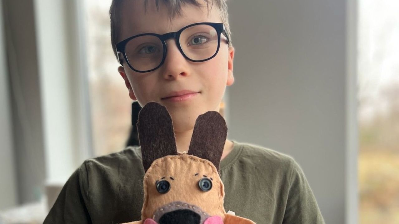 «Зеленая лампа»: 10-летнему Кристоферу нужна помощь в лечении редкого генетического заболевания