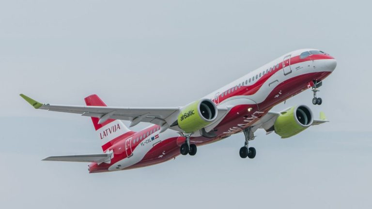 В праздничном параде 18 ноября будет участвовать самолет airBaltic