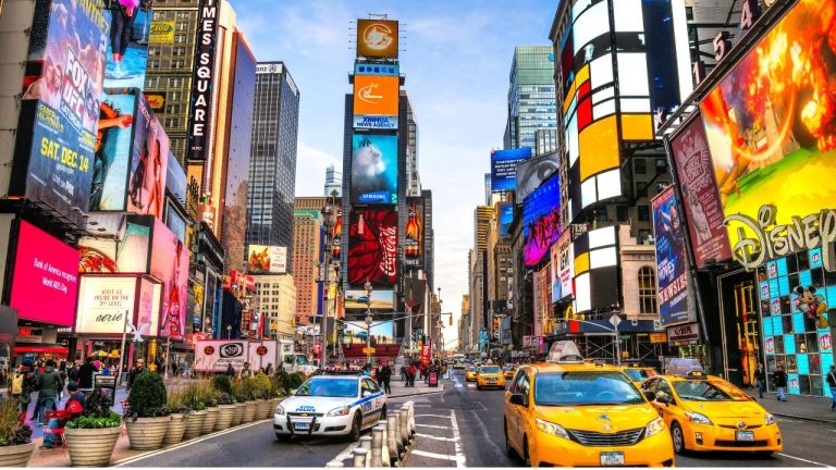 Исследование: каждый пятый американец хочет уехать из США. Куда и почему