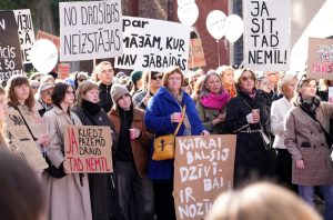 Латвийская бухгалтерша-игроманка присвоила более 2 млн евро и получила лишь условный срок