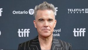 В Лондоне проведут аукцион кинореликвий Алана Рикмана: от сценариев до раритетного реквизита