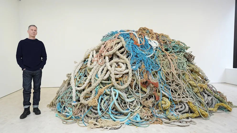 Британский художник продаёт гору старых сгнивших канатов за 1 000 000 фунтов стерлингов