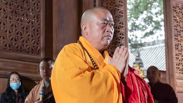 В Китае арестован экс-настоятель Шаолиня - обвиняется в хищениях, взятках и аморальном образе жизни