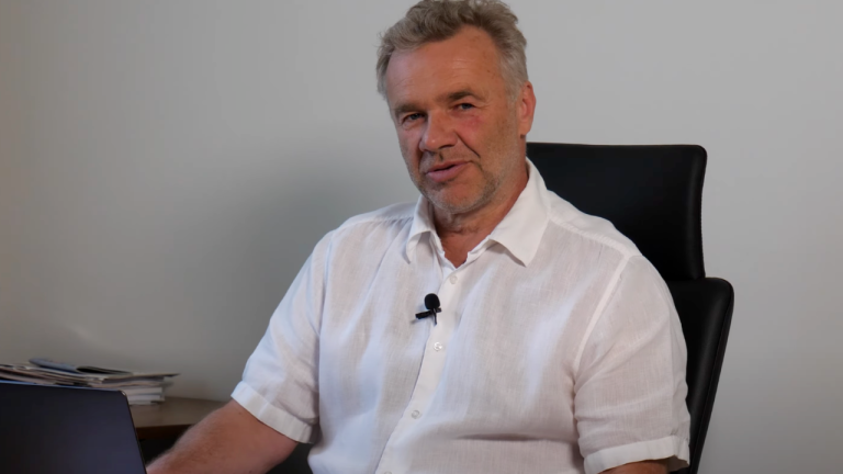 Хирург Заржецкис: «Будут ли те, кто говорит по-русски, любить страну, если их наказывать?»