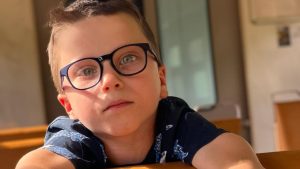 «Зеленая лампа»: 14-летнему Маврику нужна помощь, чтобы он начал говорить