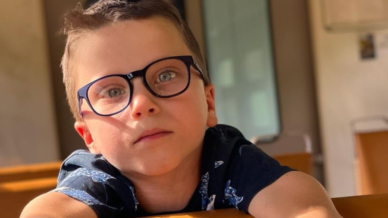 «Зеленая лампа»: 10-летнему Кристоферу нужна помощь в оплате лечения редкого генетического заболевания