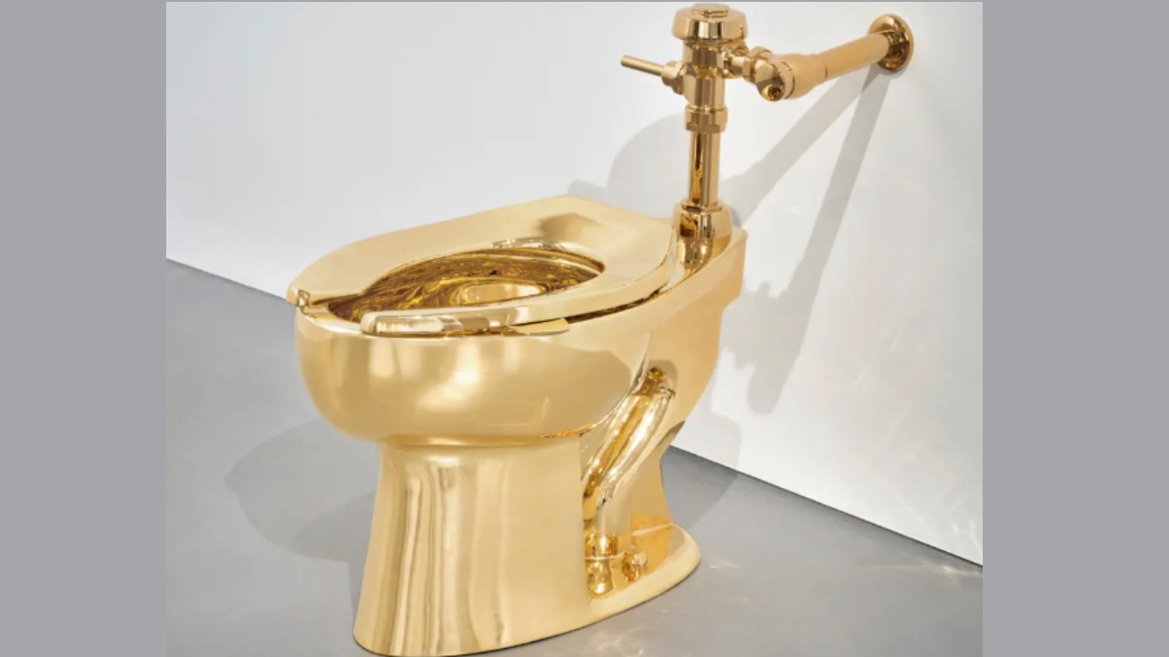 Золотой унитаз весом 100 кг продан на аукционе за $12 млн