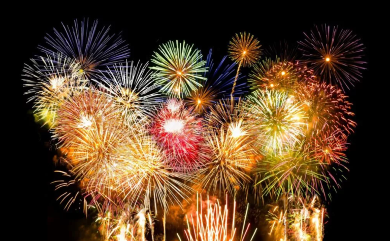 В Риге запретят фейерверки и салюты в ночное время