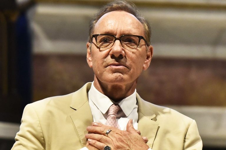 После череды обвинений в домогательствах Кевин Спейси лишился дома