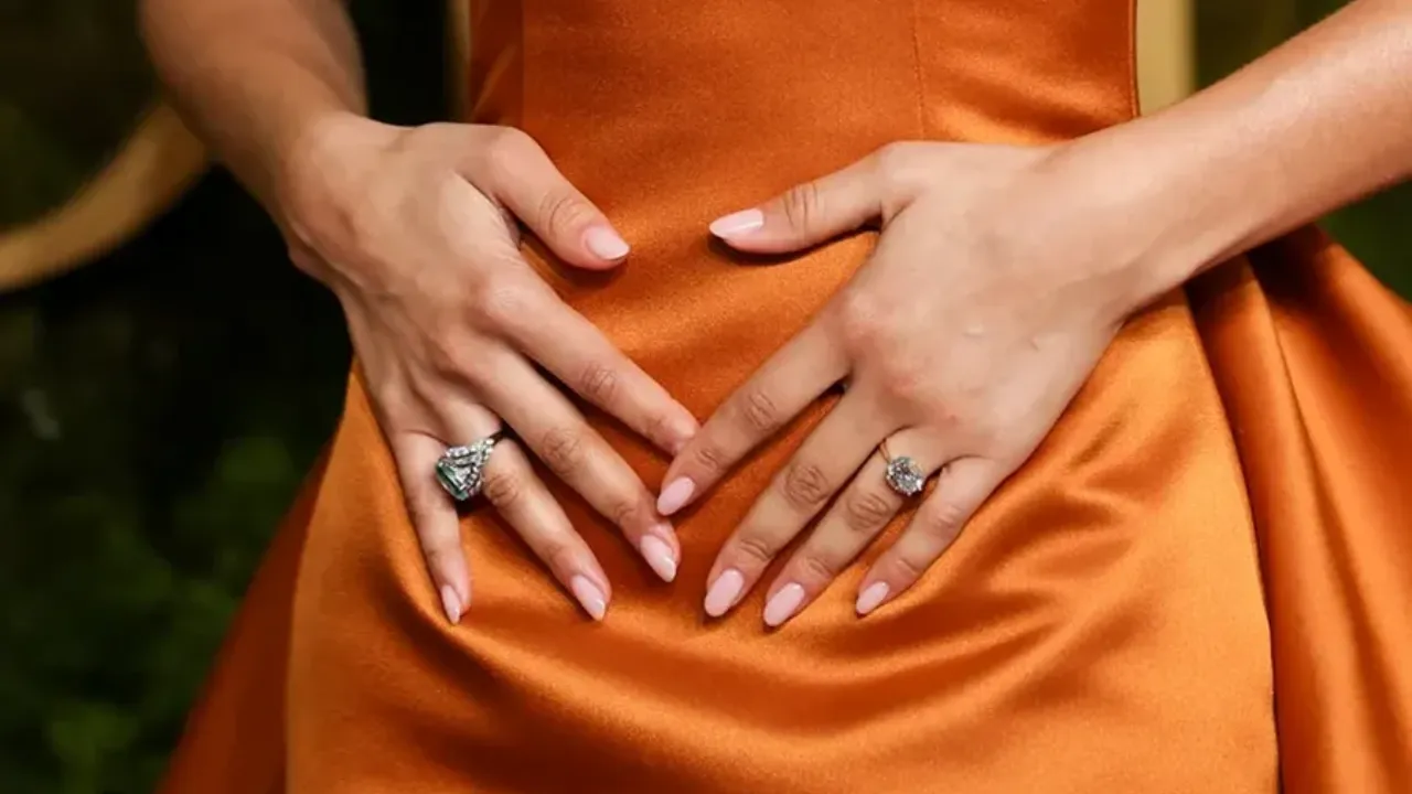 Как у вас, но красивее: это тренд на ногтях, который вам стоит попробовать