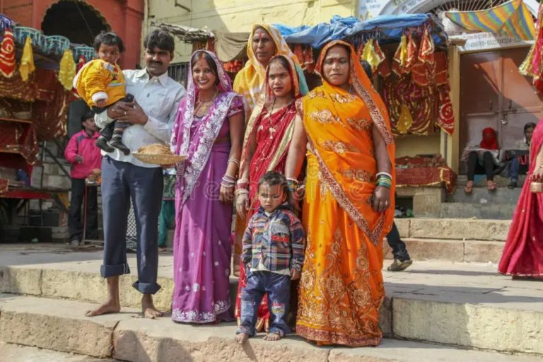 Пропавший подростком индиец нашёл родных спустя 45 лет - травма помогла вернуть память