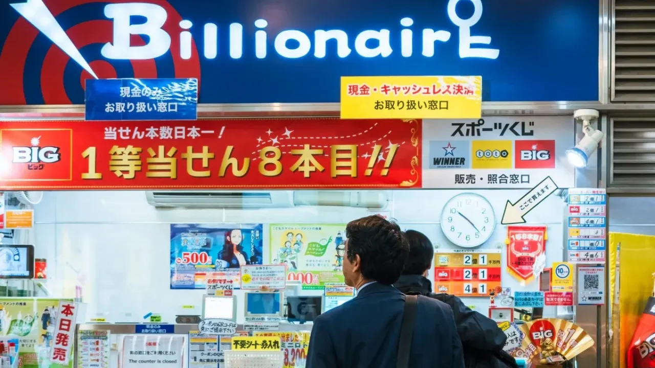 Японец выиграл в лотерею 3,8 миллиона долларов США, спрятал неожиданное богатство от жены и тайно живет в роскоши
