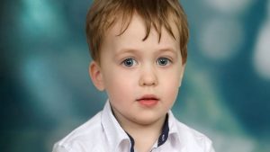 «Зеленая лампа»: 10-летнему Кристоферу нужна помощь в лечении редкого генетического заболевания