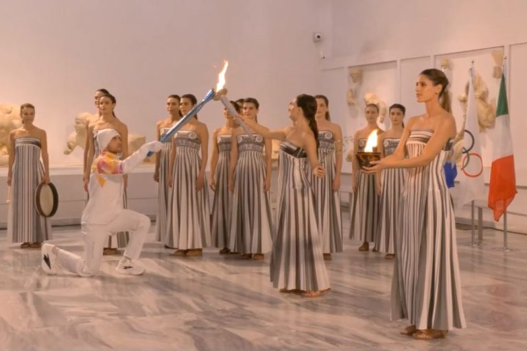 В Греции зажгли Олимпийский огонь зимних Игр-2026